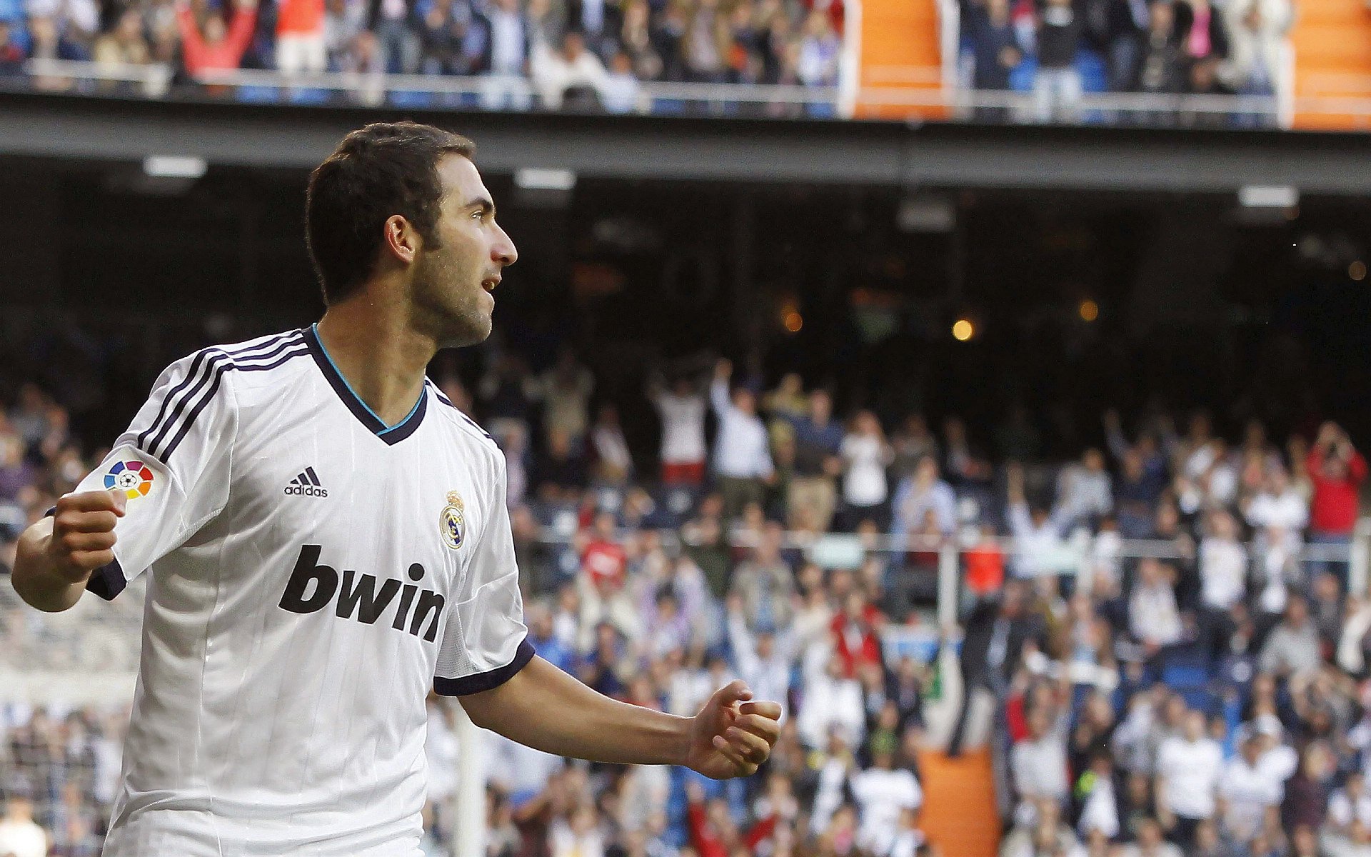 库里透露赛前例行仪式有助放松，库里赛场表现