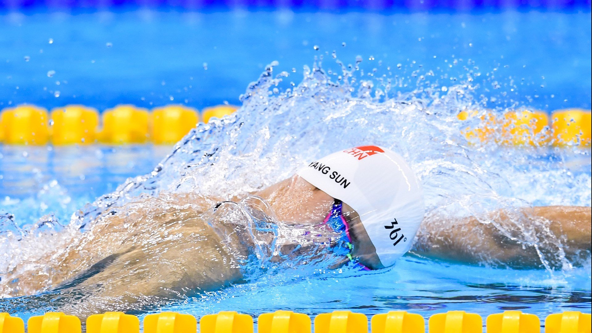 长跑邀请赛：肯尼亚运动员再创新高，赛场火爆！，肯尼亚中长跑运动员